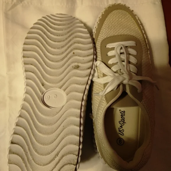 Shoes - Picture 4 of 7